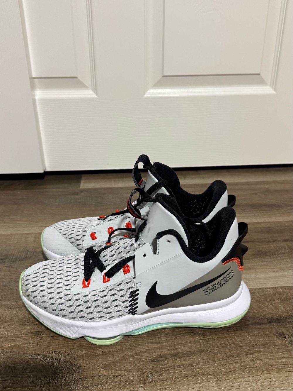 Men’s Nike Lebron Witness 5 “Pure Platinum Light Dew”